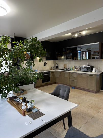 Дом 280 м² на участке 8 сот.