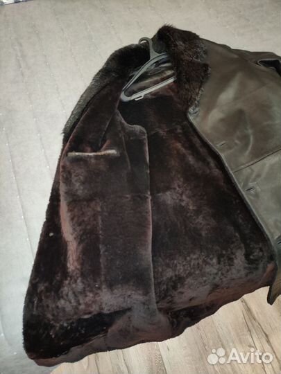 Кожаное пальто с меховым воротником