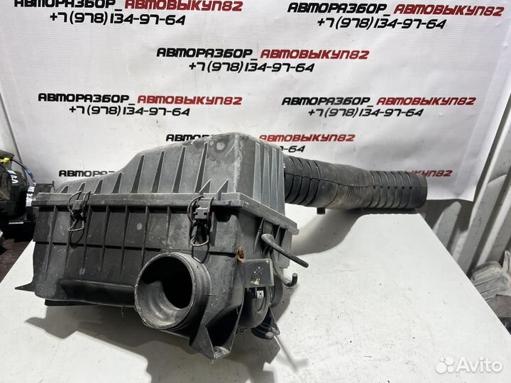 Корпус воздушного фильтра Volkswagen Passat B3