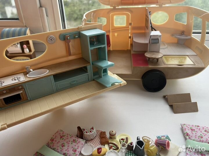 Автокэмпер Sylvanian families (дом на колесах)