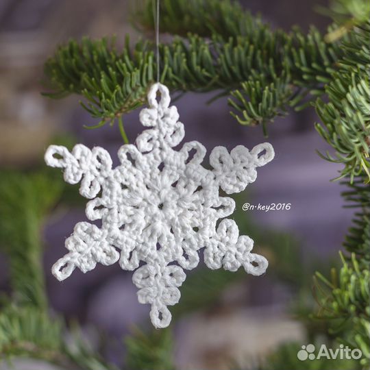 Елочные украшения снежинки вязаные