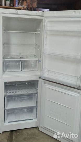 Холодильник Indesit