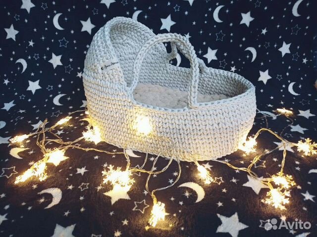 Вязаная люлька для куклы