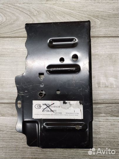 Кронштейн лонжерона Venza левый