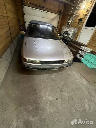 Mitsubishi Lancer 1.6 AT, 1988, битый, 300 000 км