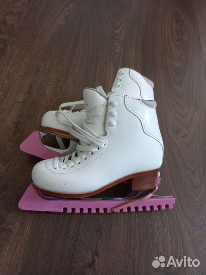 Профессиональные фигурные Коньки 33р