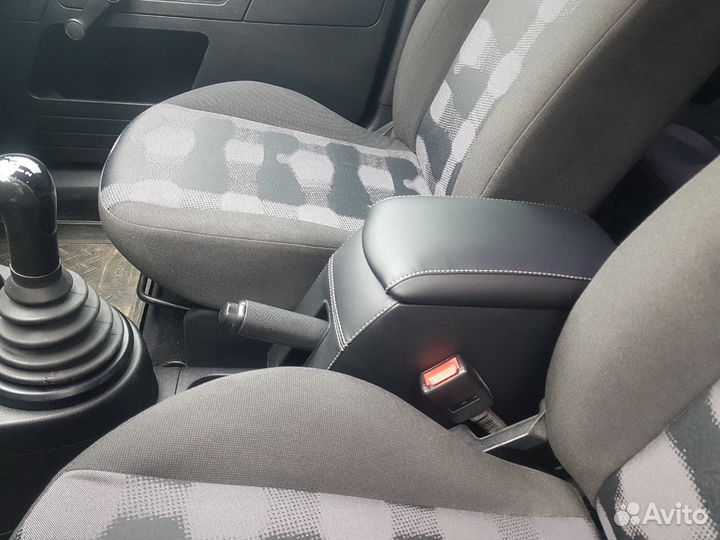 Подлокотник Ford Fusion