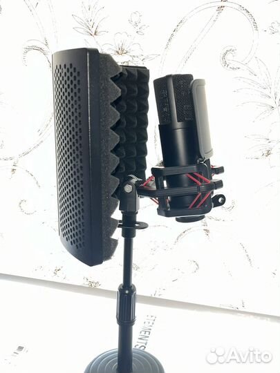 Стойка для микрофона с акустическим экраном