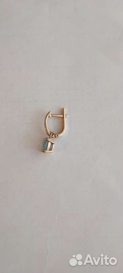 Серьга золотая