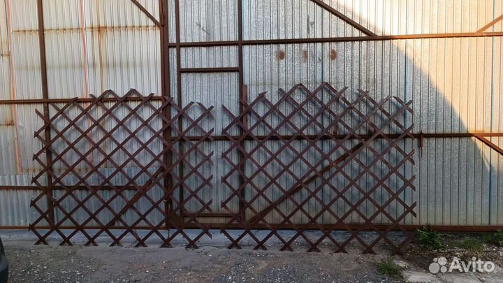 Деревянная решётка под растения