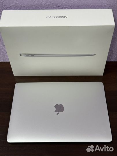 Macbook Air 13 2020 i3/8/256GB. Ростест