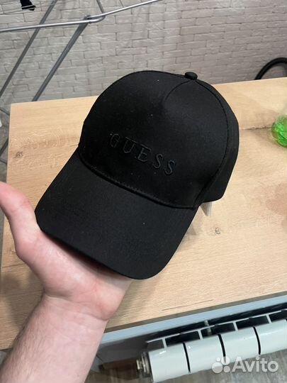 Кепка guess