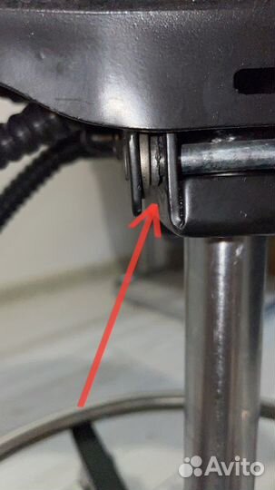 Стул-седло для мастера маникюра