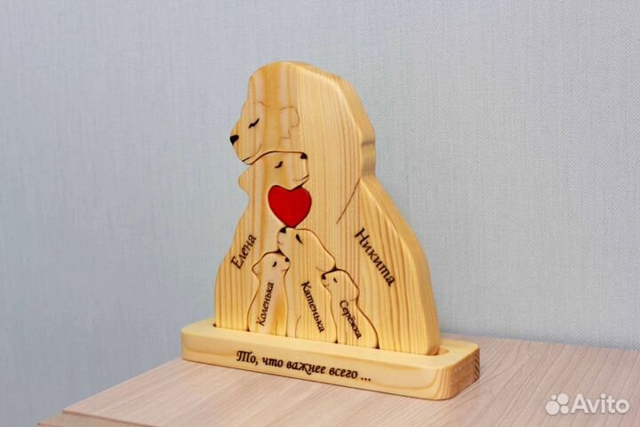 Деревянные фигурки-семья лвов