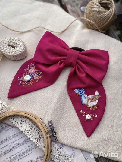 Бантик с вышивкой. Ручная работа