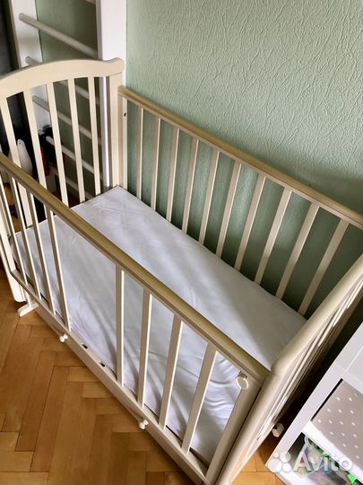 Кроватка детская с матрасом 