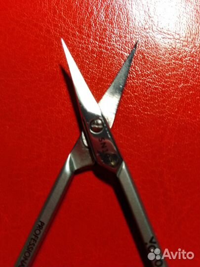 Маникюрные ножницы