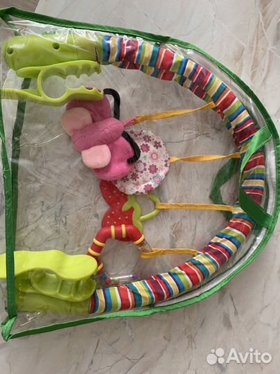 Дуга с игрушками