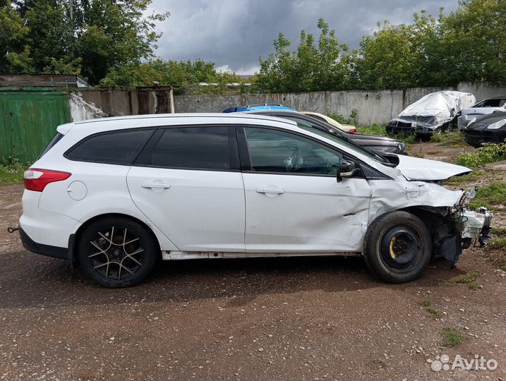 Ford Focus 2.0 AMT, 2012, битый, 297 800 км