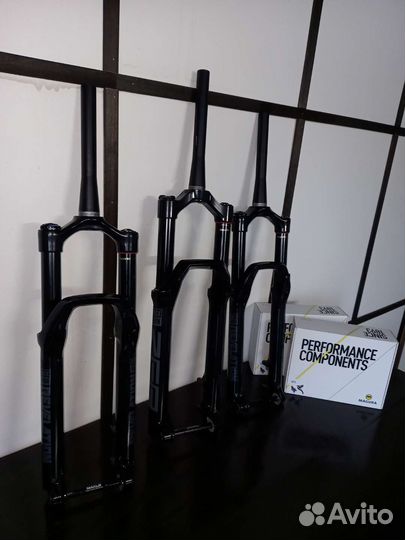 Новые вилки RockShox zeb select RC 29 DebonAir+