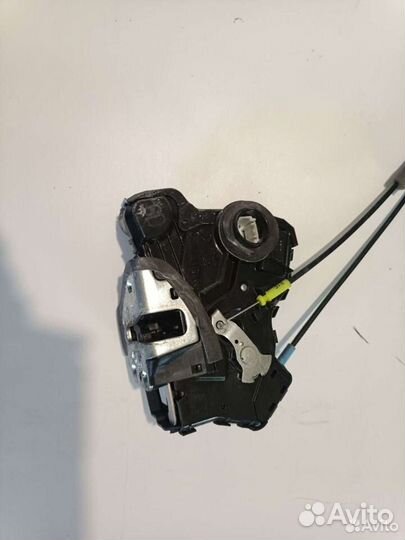 Замок двери передней левой Toyota RAV4 CA40