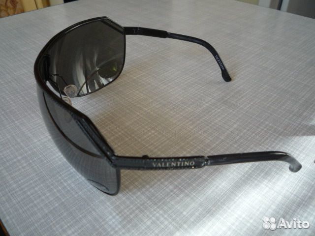 Солнцезащитные очки Valentino