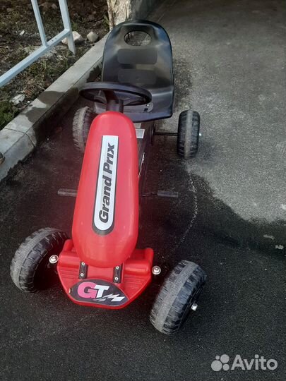 Детская педальная машина