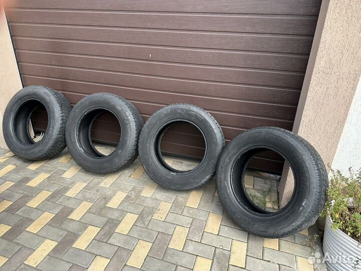 Bridgestone Dueler H/T 245/65 R17