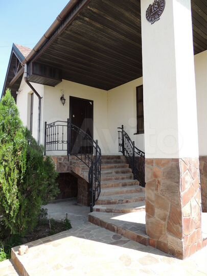 Дом 243 м² на участке 8 сот.