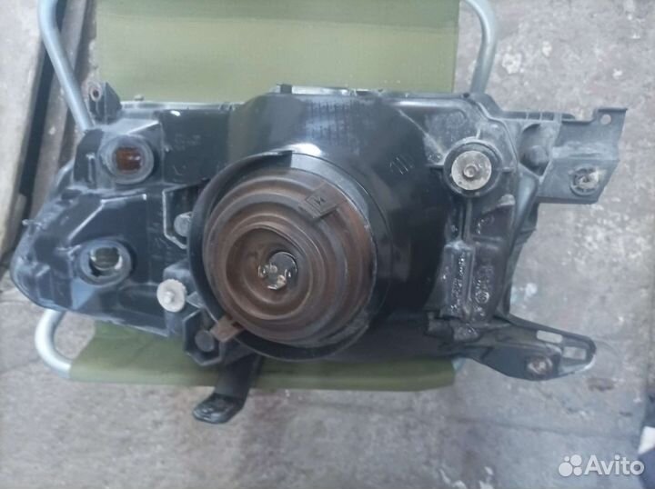 Фары на mitsubishi Pajero 3