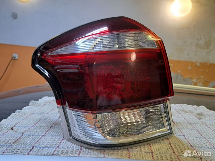 Левый стоп сигнал Fielder