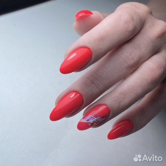 Модель на маникюр