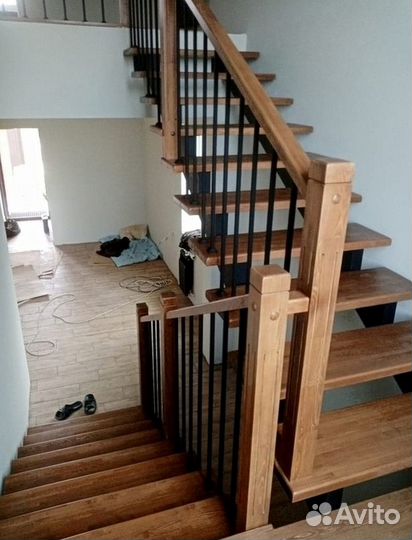 Лестница на второй этаж