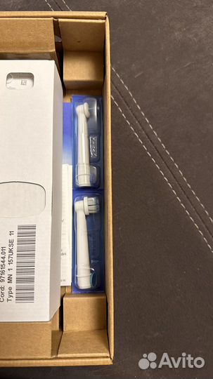 Электрическая зубная щетка oral b новая