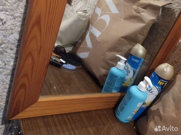 Зеркало в деревянной раме старинное