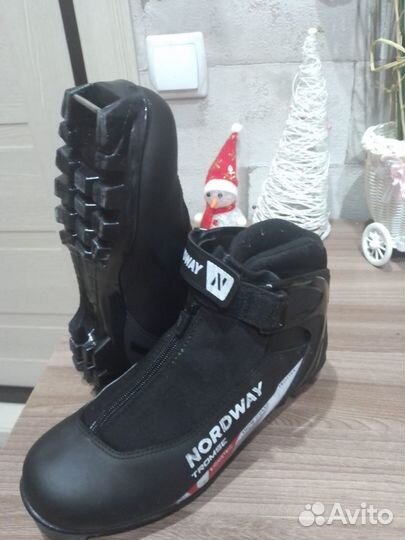 Продам лыжные ботинки