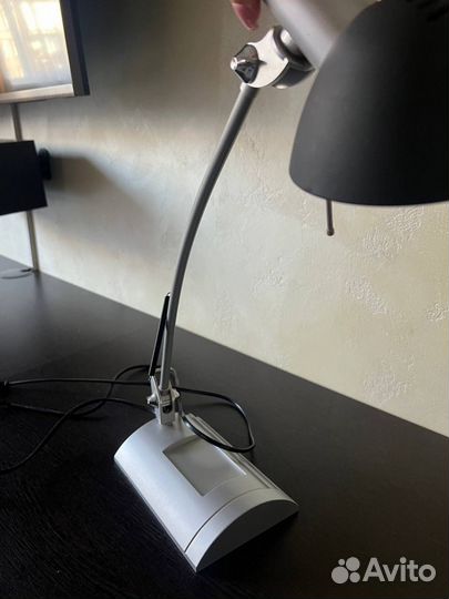 Настольная лампа