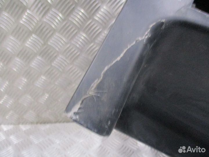 Корпус подножки левый Iveco 5801840271