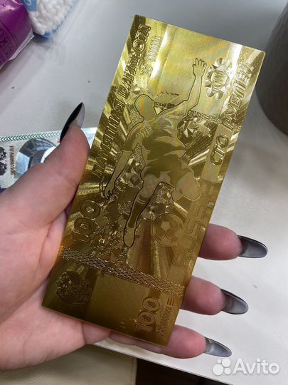 Памятная банкнота 100 рублей чм 2018