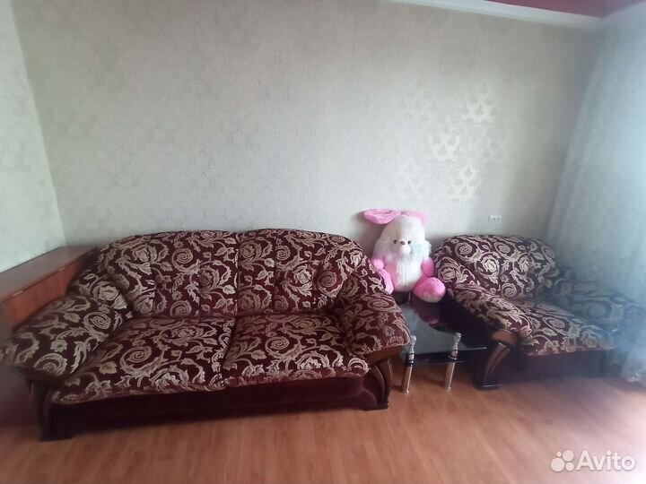 Диван и два кресла