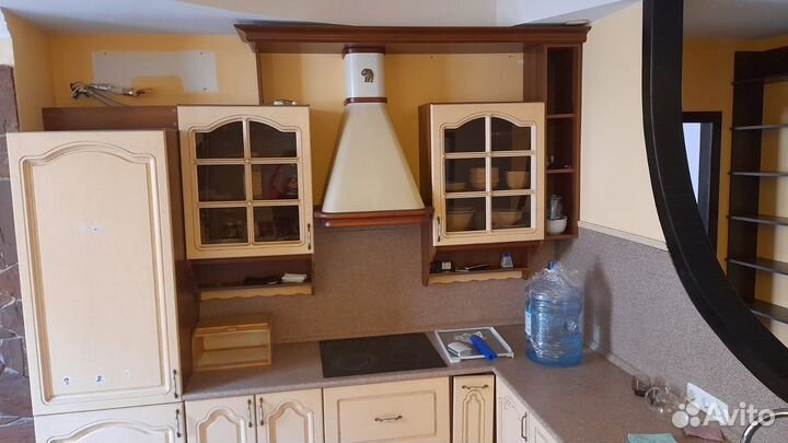 Кухня угловая бу цвет персиковый