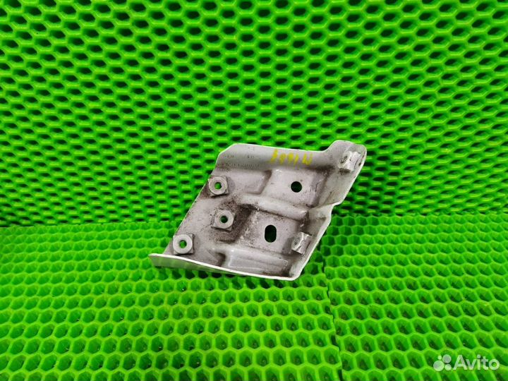 Кронштейн крыла передний правый Volkswagen Touareg