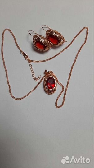 Комплект бижутерия (подвеска и серьги)