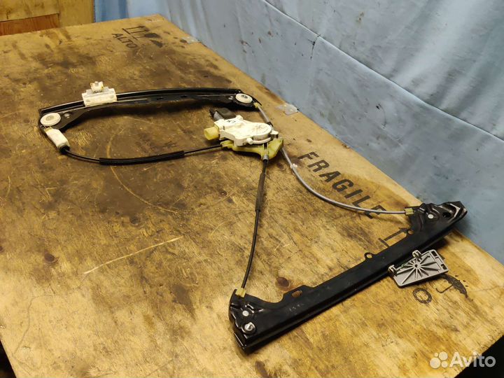 Стеклоподъемник левой двери BMW E92