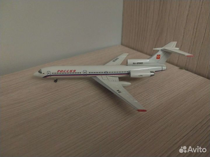 Модель самолета ту 154 Россия 1:500