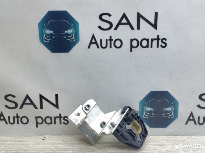 Кронштейн радиатора левый Bmw 3 F30 N55B30 2012