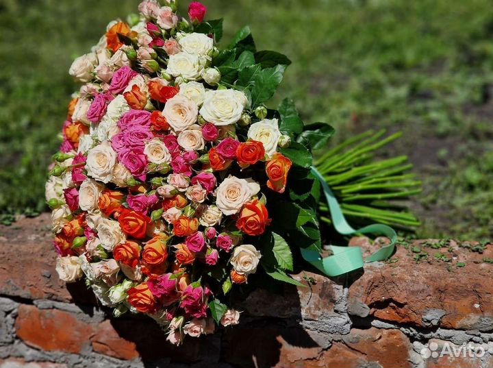 Букеты из кустовых роз