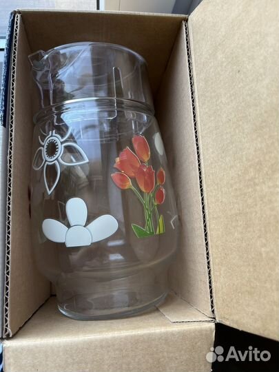 Кувшин со стаканами