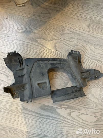 Кронштейн насадки трубы Mercedes w213