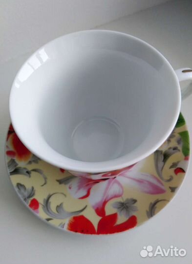 Чашки (2 шт), блюдце